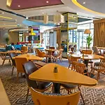 מלון Hampton By Hilton 3*