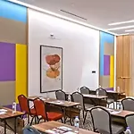 Hampton By Hilton מלון סקרייה