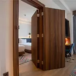 Hampton By Hilton מלון 3*