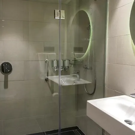 Hampton By Hilton 3*