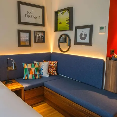 Hotel Hampton By Hilton 3*