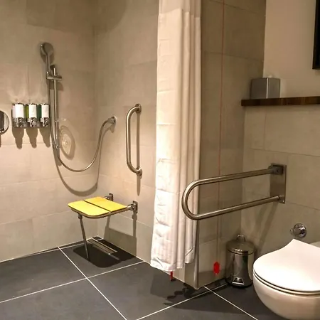 Hampton By Hilton 3*