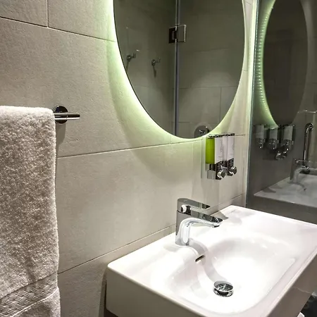 Hampton By Hilton Hotel