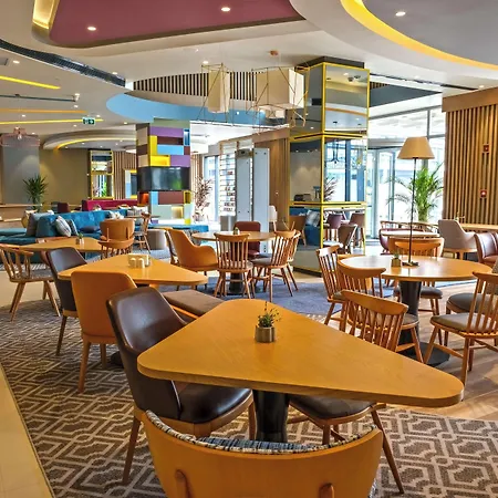 Hampton By Hilton 3*