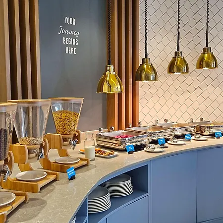 Hotel Hampton By Hilton 3*