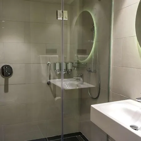 Hotel Hampton By Hilton 3*