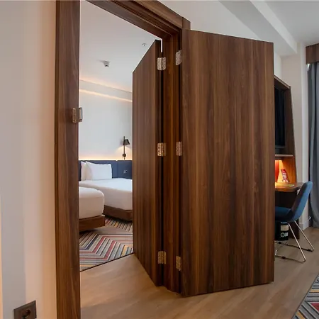 Hampton By Hilton Hotel 3*