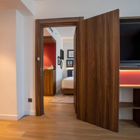 Hampton By Hilton Szálloda 3*