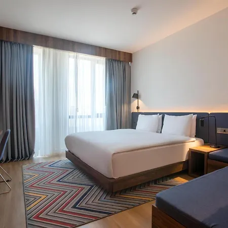 Hotel Hampton By Hilton 3*