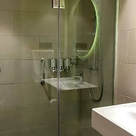 호텔 Hampton By Hilton 3*