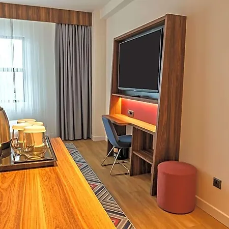 Hampton By Hilton 3*