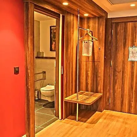 호텔 Hampton By Hilton 3*