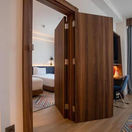 Hampton By Hilton 3*